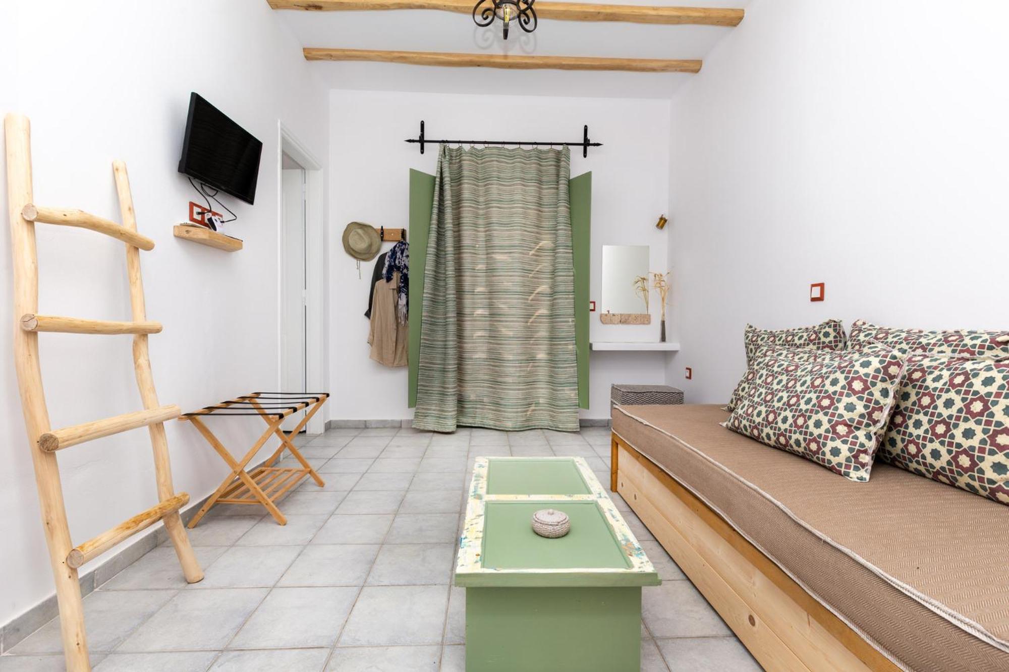 Ailouros Summer Hotel Schoinoussa Bagian luar foto