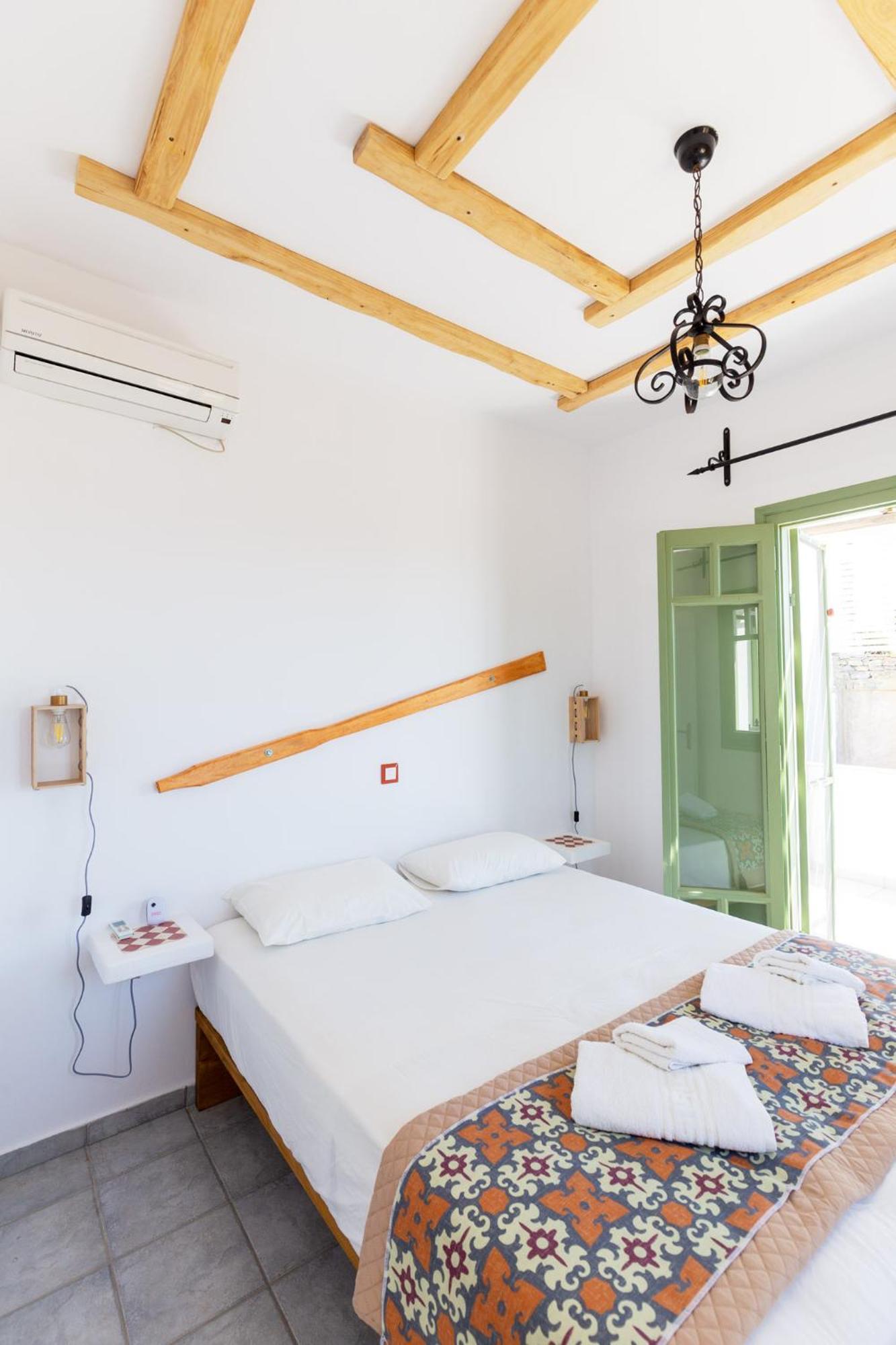 Ailouros Summer Hotel Schoinoussa Bagian luar foto